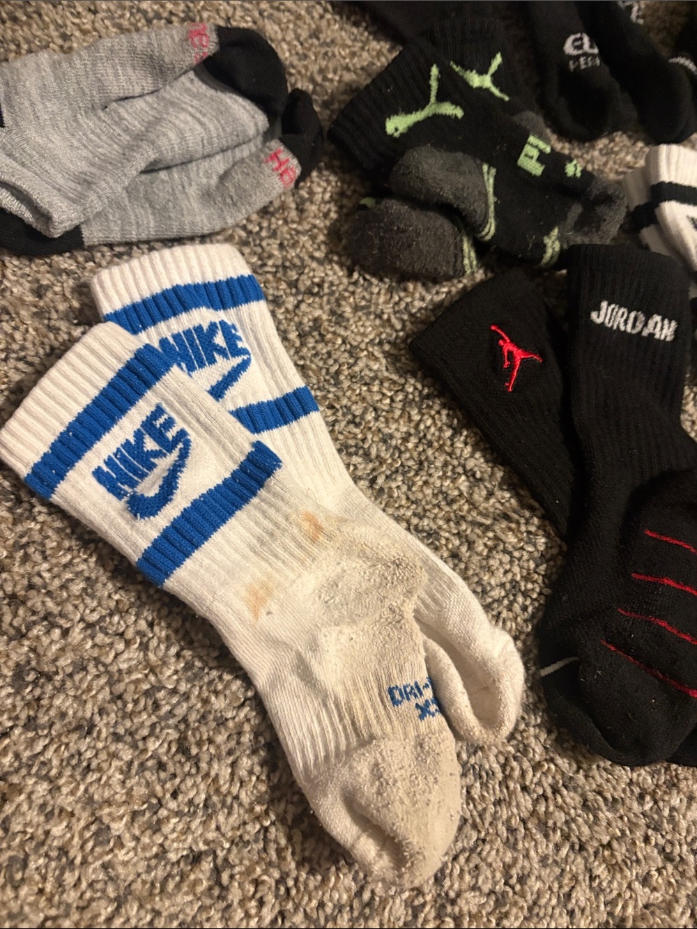 Kids sock lot - 22 pair- Nike and other brands - Picture 4 of 8